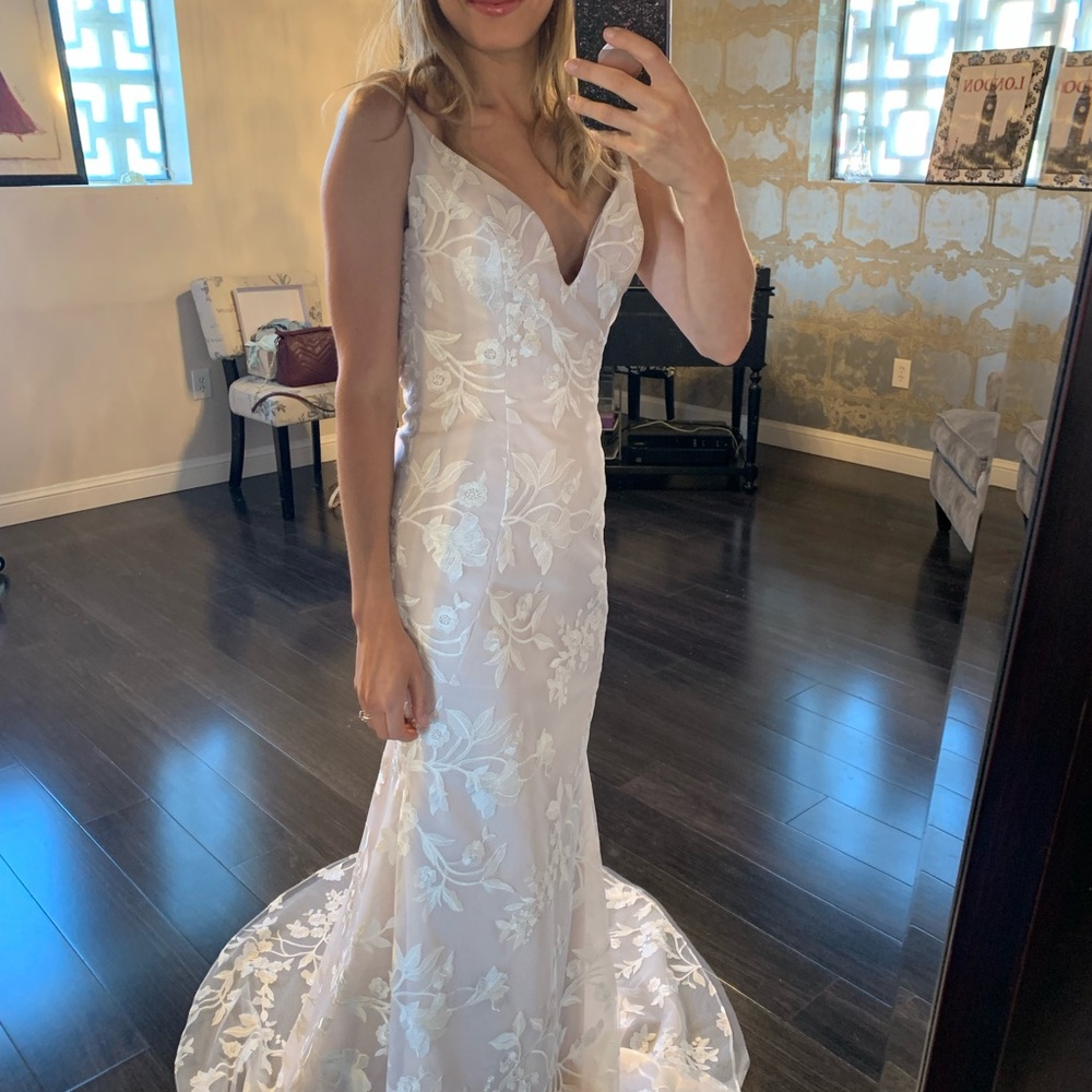 Elegant blush Floral Hayley Paige Bridal Gown Nessy.